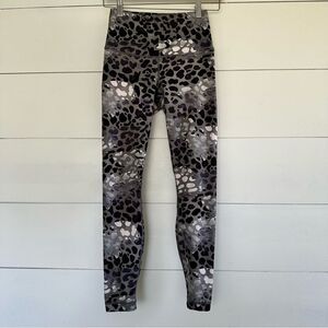 Playground Women’s Extra Small Animal Print Leggings Athletic Athleisure Sporty